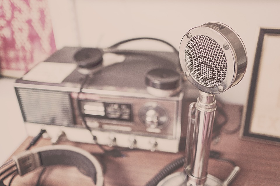 Een spreekbeurt houden over de radio