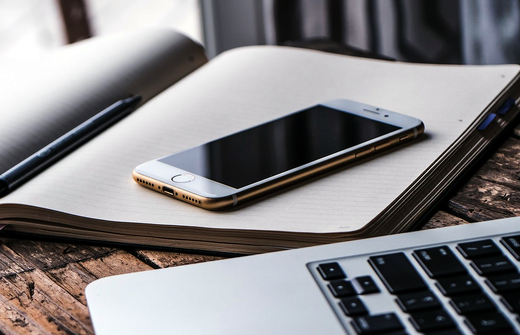 Foto van een iphone die is refurbished