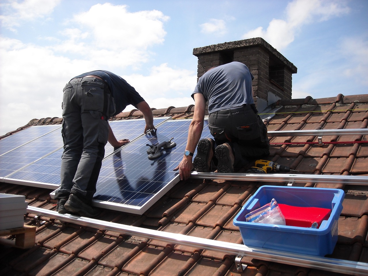 Alles wat je wil weten over het beroep van zonnepanelen monteur